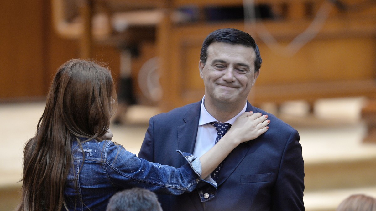 Contestatarii lui Dragnea, înlăturați din funcții