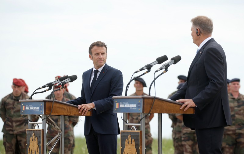 Macron în România: „Am discutat și cu președintele Iohannis și suntem de acord - condamnăm Rusia, dar nu suntem în război cu Rusia”