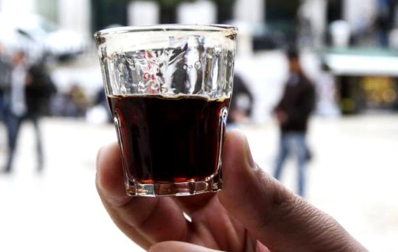 Un elev a intrat în comă alcoolică la un liceu din Botoșani. Motivul uluitor pentru care a băut o cantitate mare de alcool