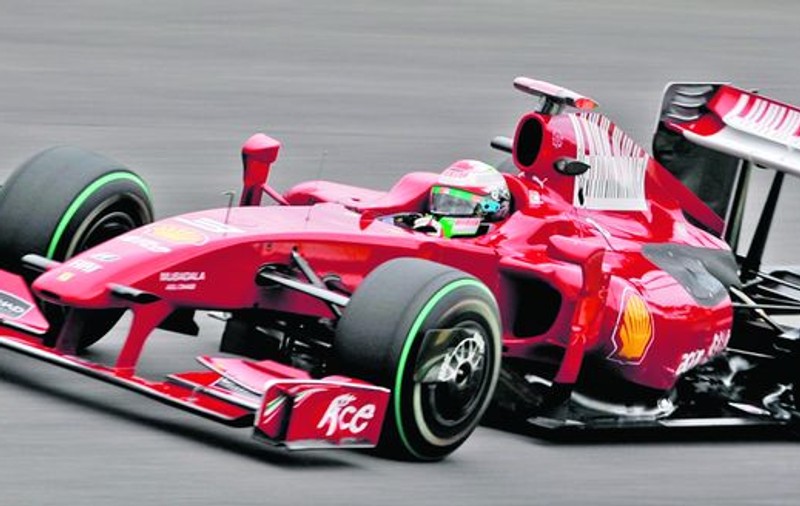 Haine şi pantofi Ferrari