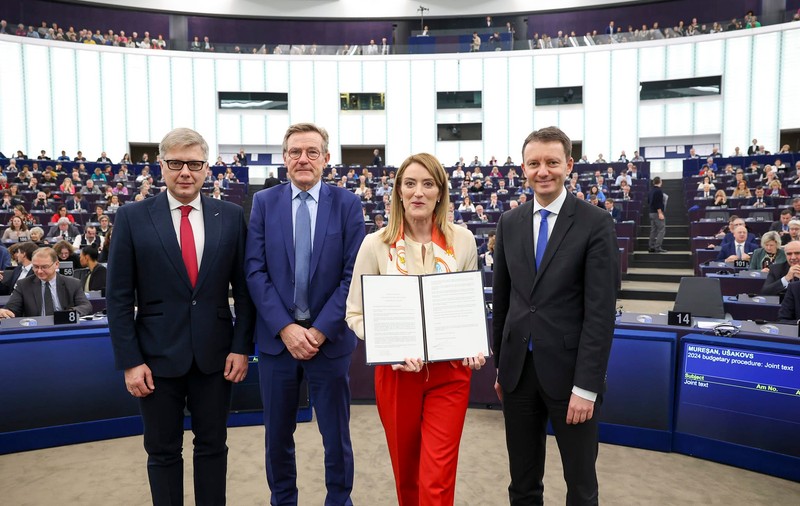 Parlamentul European a adoptat bugetul UE pe 2024, anunță europarlamentarul Siegfried Mureşan, care a negociat forma finală cu Consiliul UE