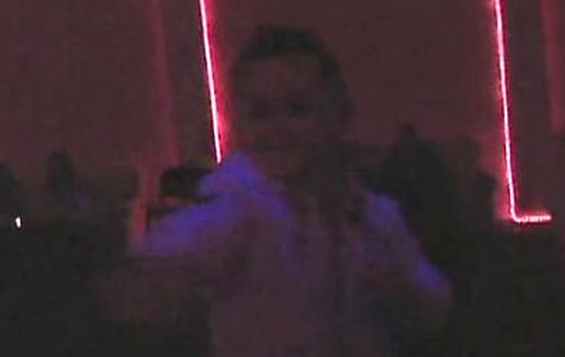 "Micul Hercule", scos în discotecă de tatăl său | VIDEO