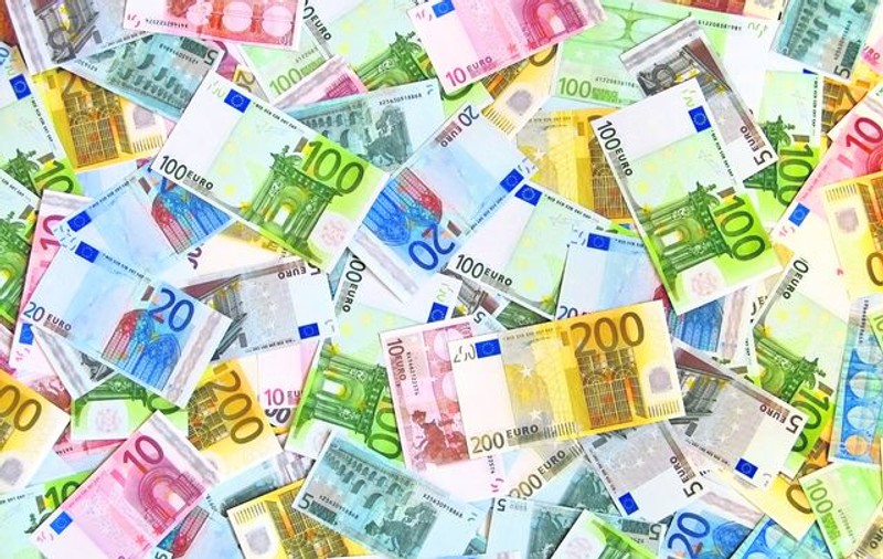 Mai mulţi parlamentari au reuşit să strângă averi impresionante, deşi n-au împlinit încă 40 de ani