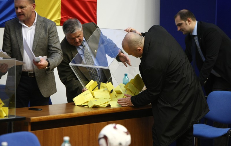 EXCLUSIV | Actualizare: MTS a stabilit numărul membrilor cu drept de vot la alegerile pentru președinția FRF din 2018. Au picat 120 de cluburi! Cine poate vota