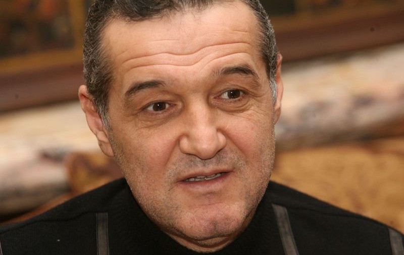 Enervat de formalităţi, Becali nu a intrat nici astăzi la Penescu