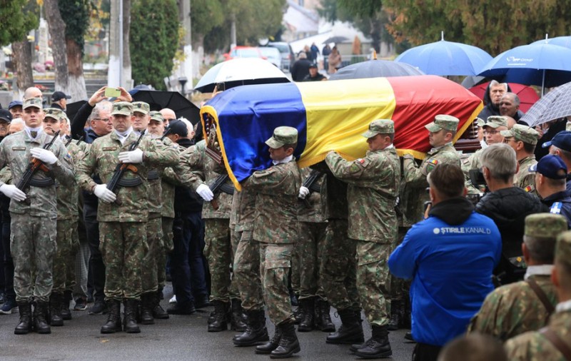 Ultimul meci al lui Emeric Ienei: sute de oameni și onoruri militare la înmormântarea de la Oradea