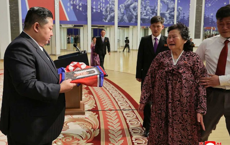 Soldații din Coreea de Nord au fost felicitați la televizor pentru că s-au aruncat în aer pentru Vladimir Putin