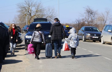 Pe unii dintre refugiați i-au așteptat la graniță rudele