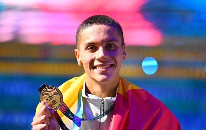 „Este doar începutul”, spune David Popovici, după ce a devenit dublu campion mondial