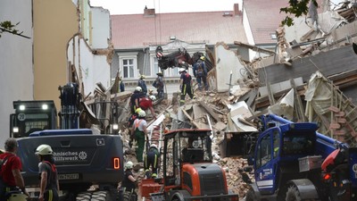 Româncele dispărute după prăbușirea unui bloc în Germania sunt căutate de peste 48 de ore. Cât timp pot supraviețui oamenii sub dărâmături