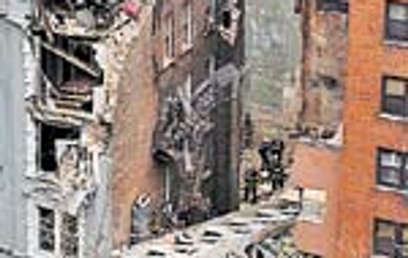 O macara a cazut peste un imobil din New York