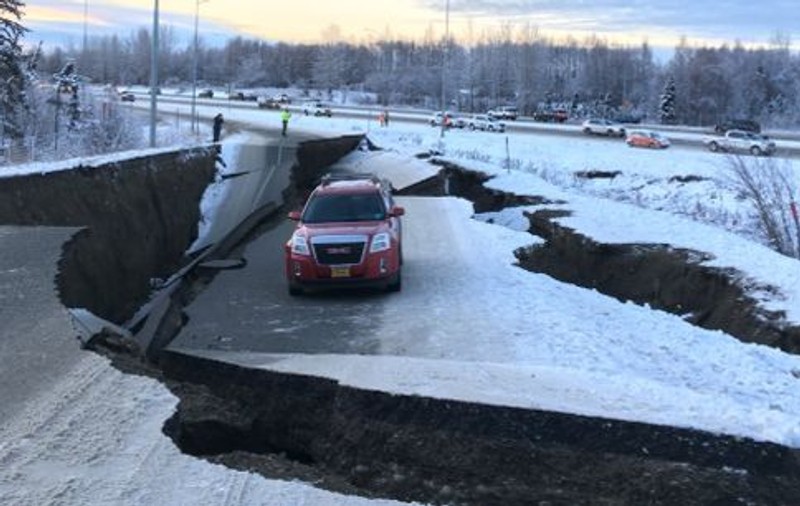 FOTO | Imagini terifiante din Alaska. Pagubele produse de cutremurul de 7 grade