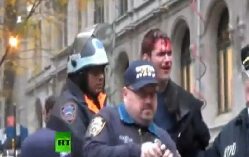 Un român, bătut cu sălbăticie de polițiști, în timpul protestelor Occupy Wall Street, din New York 