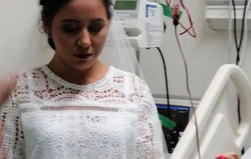 Un tânăr bolnav de cancer s-a căsătorit cu iubirea vieții sale în spital și a murit după două ore