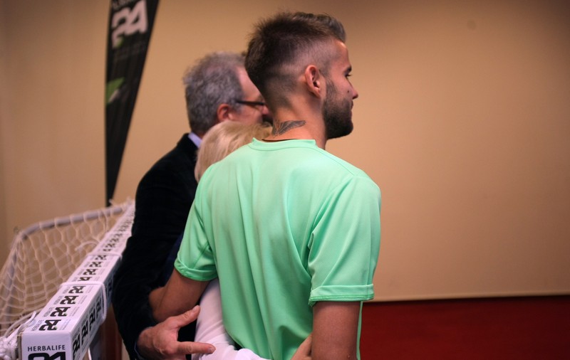 Bogdan Țâru, omul lui Hagi, își face reclamă: ”N-am vicii!” Dar are tatuaj a la Beckham / FOTO