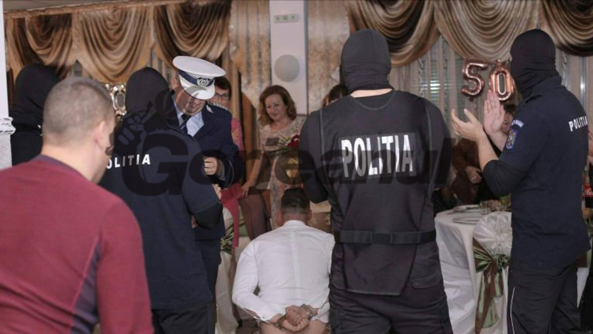 Un polițist gorjean a fost încătușat de "mascați" în timp ce era la o petrecere. Ce s-a întâmplat după aceea a lăsat pe toată lumea cu gura căscată