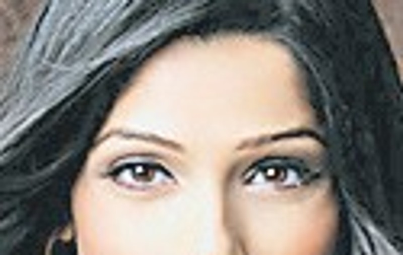 Freida Pinto, noua fată Bond?