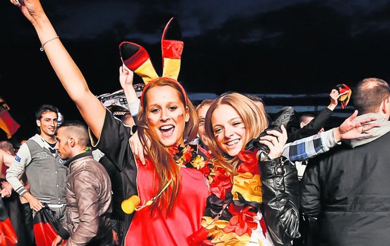 Victoria Germaniei cu Portugalia de la Euro 2012 a provocat isterie la Berlin şi la Hamburg