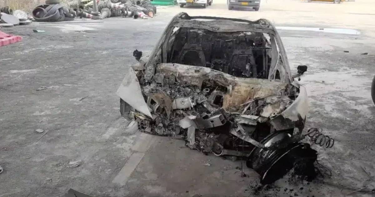 masina xiaomi dupa un accident si incendiu