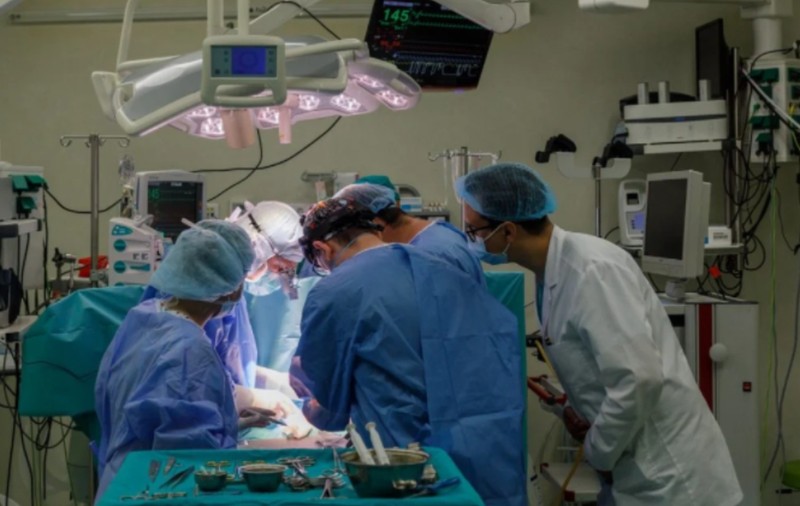O mână de ajutor pentru copiii cu malformații cardiace. O asociaţie strânge fonduri pentru extinderea secției de chirurgie cardiovasculară de la Marie Curie