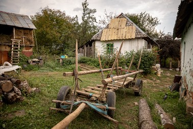 Carul lui Biţă e parcat lângă grajd
