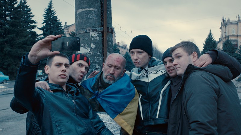 Imagine din filmul „Donbass”, regizat de Sergei Loznitsa