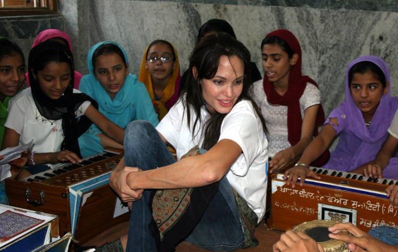 Angelina Jolie vrea mai mulţi copii