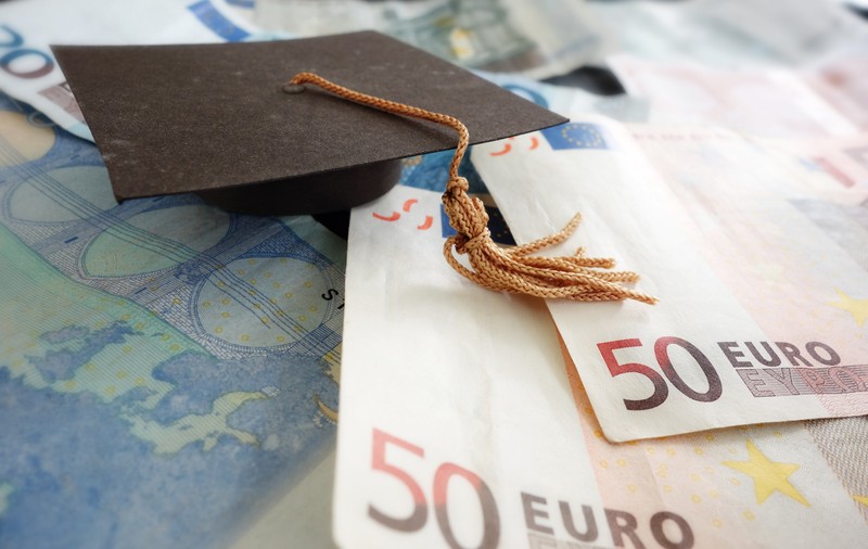 INTERCEPTĂRI. Culisele unui transfer pe 5.000 de euro la un colegiu de top din Constanța: „Am o prietenă bogată, fii-sa a dat în a IV-a la «Mircea» şi a căzut. E disperată să se mute acolo”