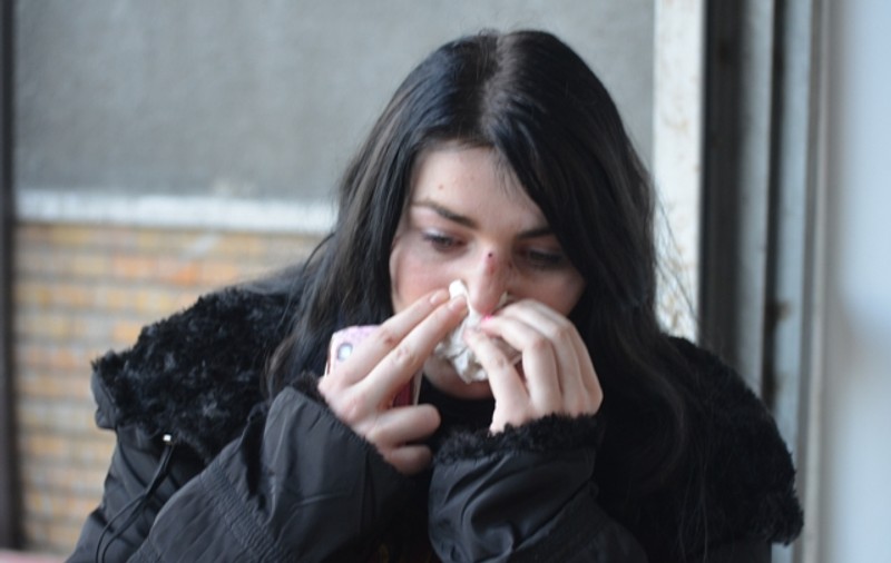Două tinere s-au luat la bătaie în cabina de probă a unui magazin