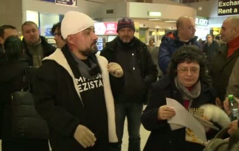 Fericire la Aeroportul Otopeni! Încă una dintre victimele Colectiv s-a întors acasă