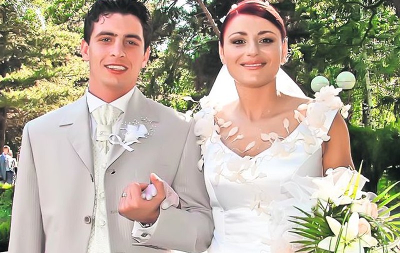 Fostul boxer Robert Păcuraru exclude varianta împăcării cu handbalista Alina Dobrin, soţia lui, pe care a acuzat-o de lesbianism: «N-o iert! M-a trădat pentru o femeie!»