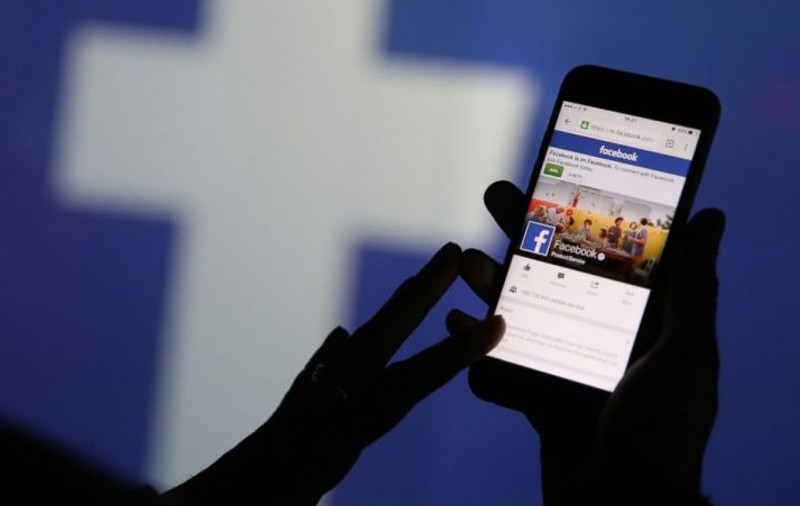 Facebook a recunoscut că strânge în permanență informații despre locul în care te afli