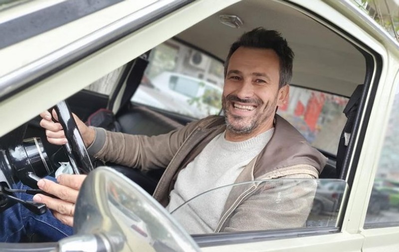 Chef Nicolai Tand conduce o Dacia 1300. Cum a fost surprins în centrul Bucureștiului, în trafic