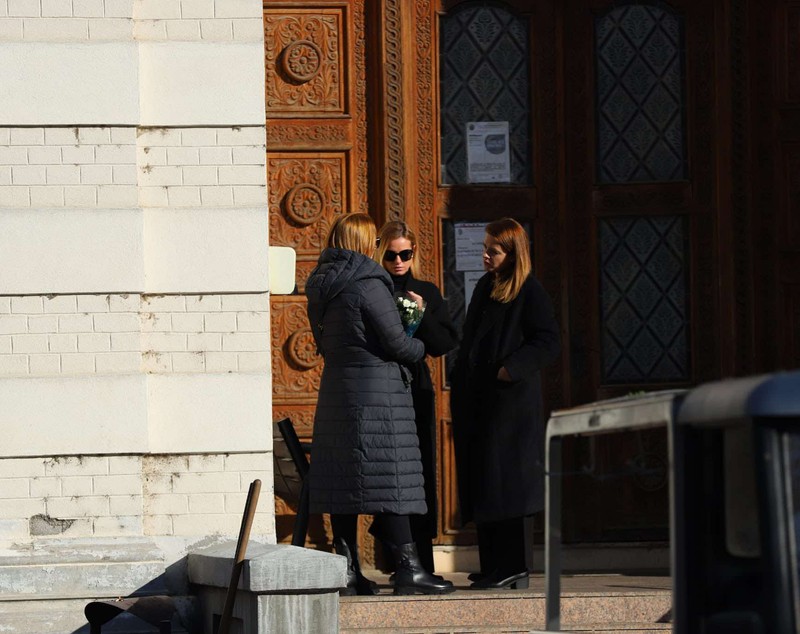 Familia și artiștii, ultim omagiu pentru Gabriel Cotabiță. Imagini de la Cimitirul Bellu EXCLUSIV