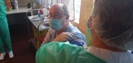 Managerul Lucian Horhotă s-a vaccinat. Foto: giurgiupesurse.ro