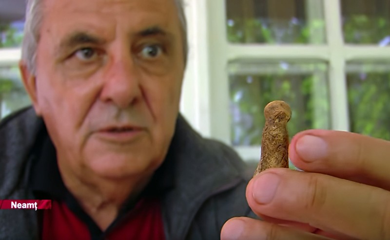 Profesorul Cârciumaru prezenta, în 2014, un fragment de statuetă, prima sa descoperire de tip „Venus”.