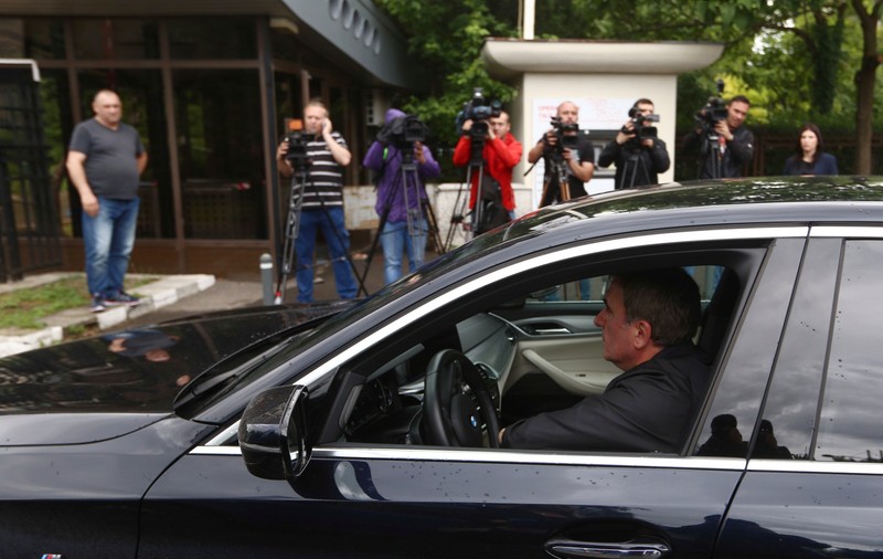Gică Hagi, la catafalcul lui Cristian Țopescu. Sute de persoane i-au adus un ultim omagiu prețuitului comentator | FOTO&VIDEO