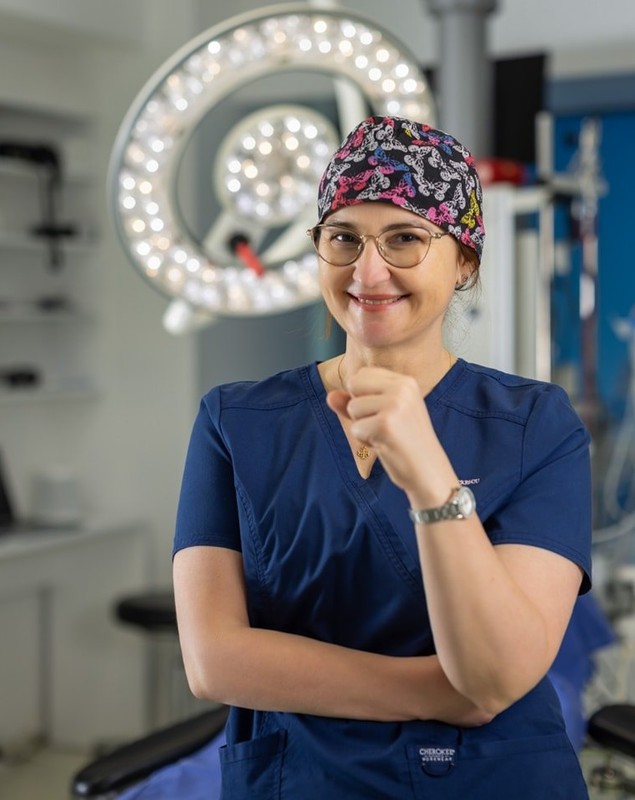 Vești încurajatoare pentru pacientele cu cancer de sân. Reconstrucția mamară se face simultan cu masectomia. Dr. Ina Petrescu: „Rămâi cu niște cicatrici ca la lifting mamar”