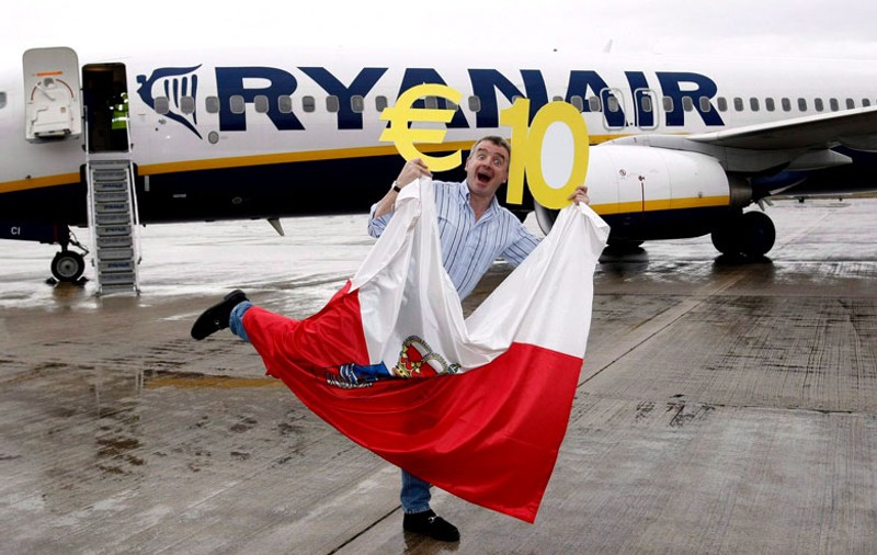 Stai în picioare şi călătoreşti gratis cu avionul