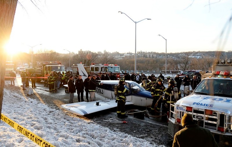 PANICĂ în NEW YORK! ATERIZARE DE URGENŢĂ a unui avion, pe o AUTOSTRADĂ din oraş! Iată ce s-a întâmplat!