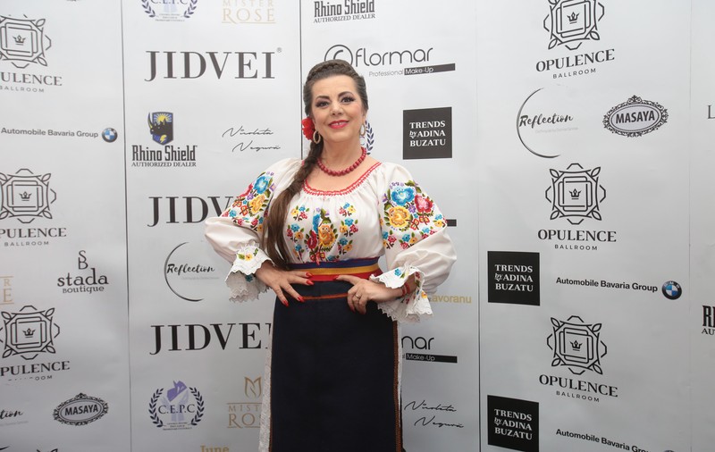VIDEO EXCLUSIV/ Mama Elenei Gheorghe ar vrea să cânte alături de cei 5 nepoți. Mărioara Man Gheorghe: „O să umplu scena cu nepoții mei”