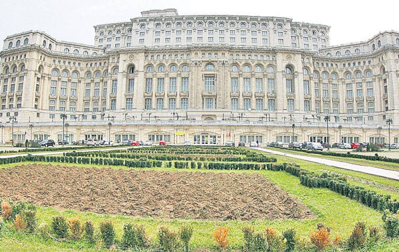 AMENINŢARE cu BOMBĂ la PALATUL PARLAMENTULUI!