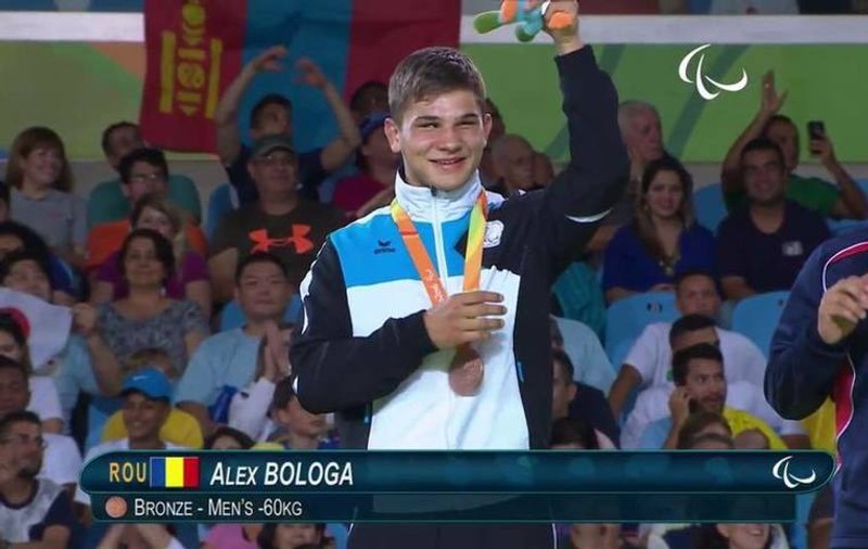 Marius Vizer i-a oferit lui Alex Bologa 25.000 de euro. Sportivul a fost invitat la Budapesta împreună cu antrenorul său