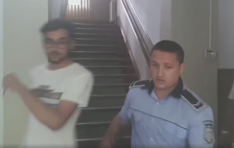 VIDEO. Deputat USR, agresat de un polițist local din Rădăuți, în sediul Primăriei