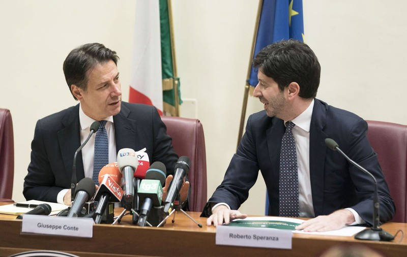 Fostul premier italian Giuseppe Conte și ministrul sănătății au fost declarați nevinovați de moartea celor infectați cu Covid la începutul pandemiei