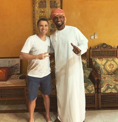Ciprian Panait (stânga) și unul dintre prietenii lui din Oman