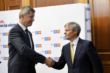 Dan Barna și Dacian Cioloș, doi posibil contracandidați la funcția de președinte al USR-PLUS. Foto: Hepta