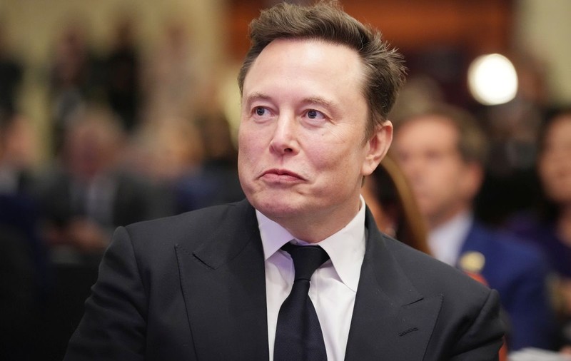 Averea lui Elon Musk s-a prăbușit cu 650 de miliarde de dolari în doar câteva săptămâni. Ce s-a întâmplat