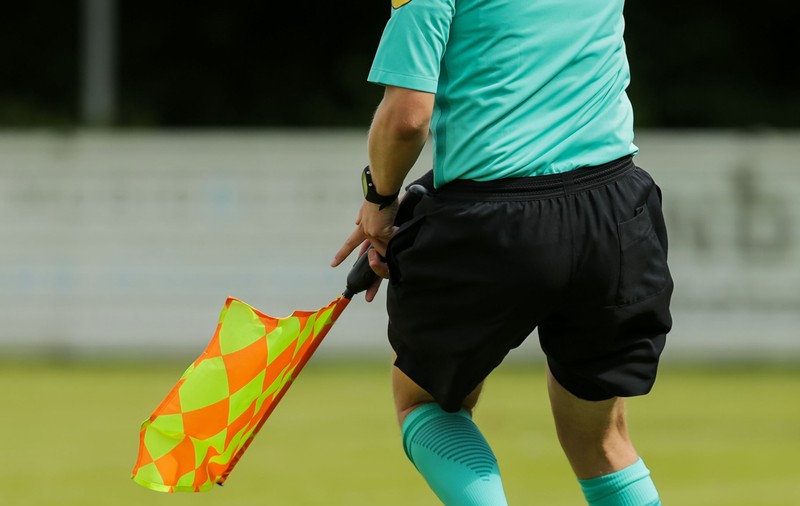 Schimbări majore în regulamentul jocului de fotbal. Devine ca-n jocul copilăriei: orice mână e henț!