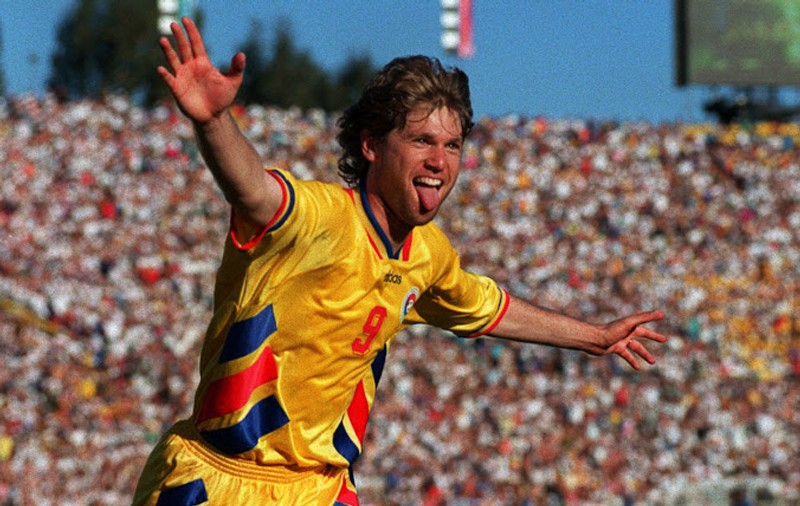 Florin Răducioiu, copilul răsfățat și atacantul zvârlugă, împlinește azi 46 de ani! La mulți ani, Mare Blond! Scrisoarea unui fan către cel mai prolific atacant al României la Cupa Mondială